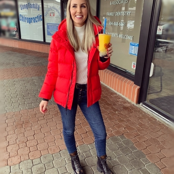 Meet your Posher, Danielle - Picture 2 of 2